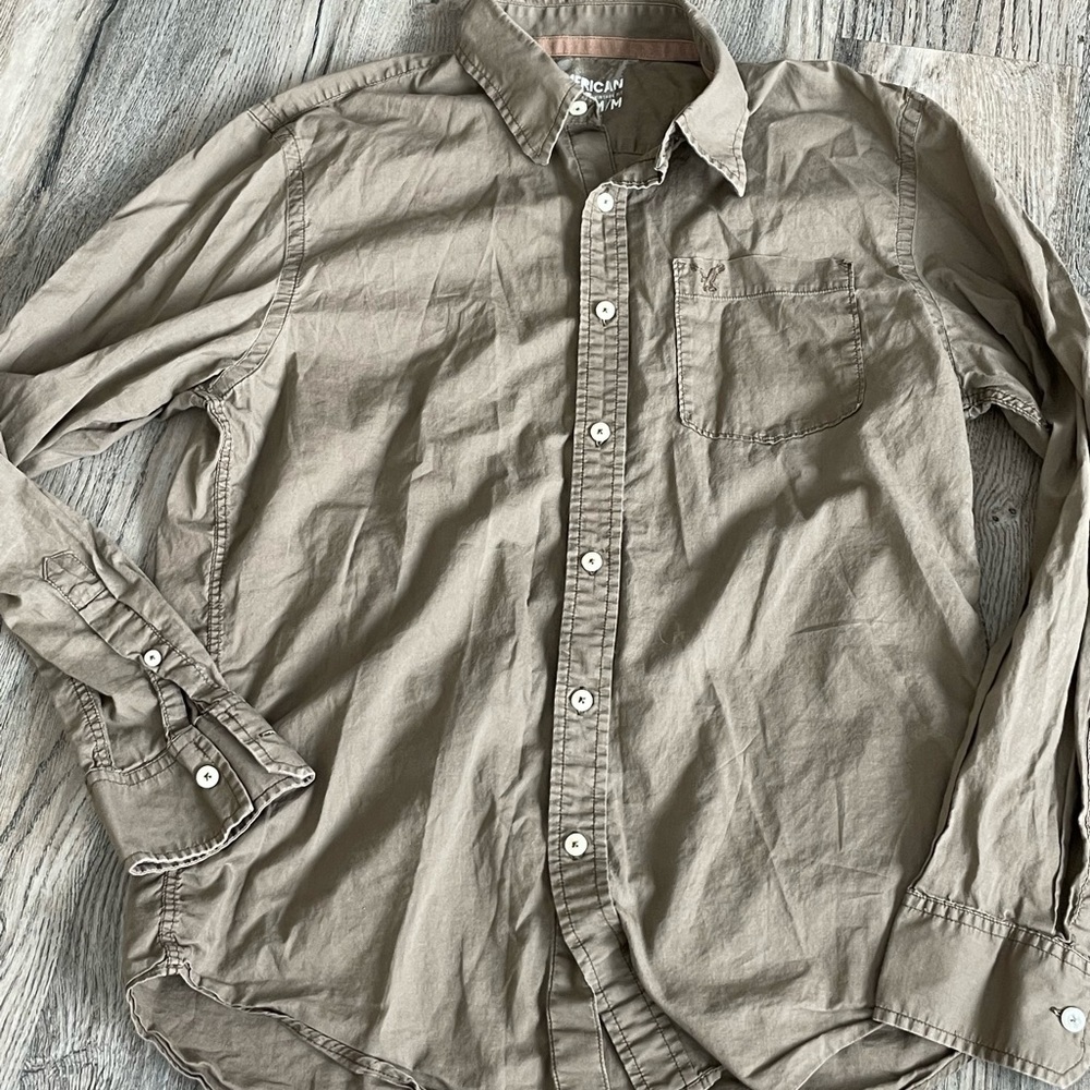 Men’s American Eagle Brown Button Up Long Sleeve, size Medium.